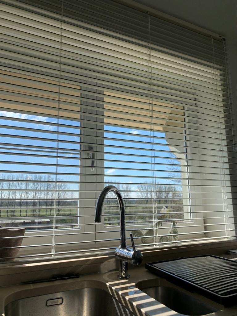 Raamdecoratie Luxaflex Houten Jaloezie keuken